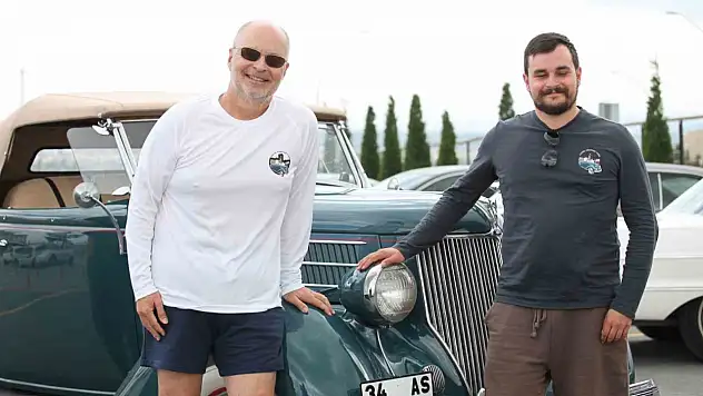 Antik şehirler turunda Konya'da antika otomobiliyle