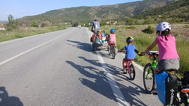 Araba yok, uçak yok: 5 kişilik aile Fransa'dan Konya'ya geldi