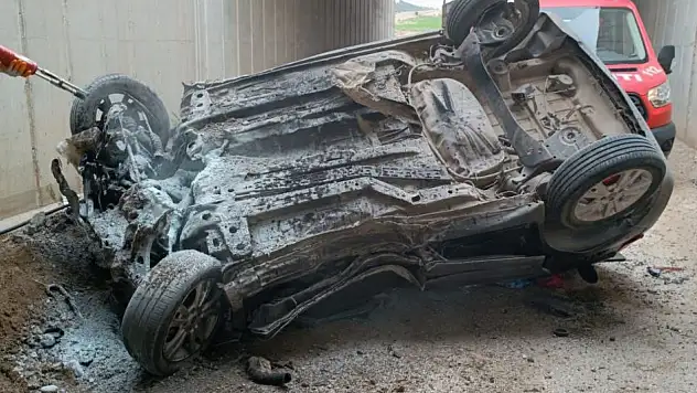 Araç köprüden uçtu: 2 ölü, 3 yaralı