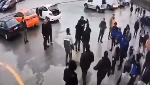 Araç muayene istasyonunda polisi darbeden şüphelilerin ifadesi ortaya çıktı: 'Bana saldıracağını düşündüm'