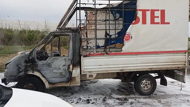 Araç yanarak kullanılamaz hale geldi