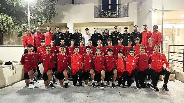 Arda Güler'den U14 Milli Takımı kampına ziyaret!