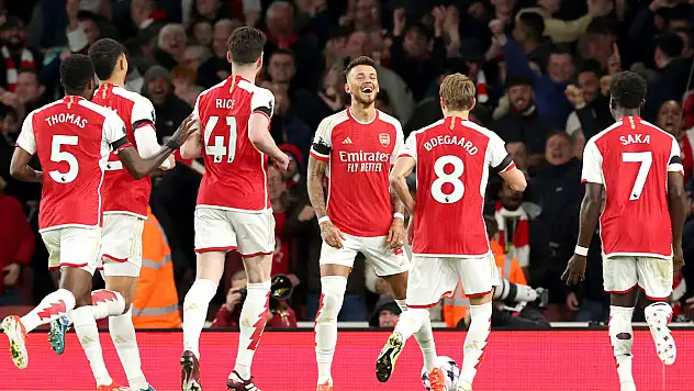 Arsenal derbiden 5 golle ayrıldı