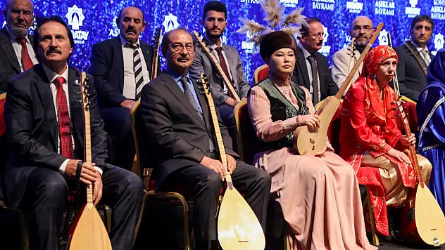 Aşıklar Konya'da buluştu!