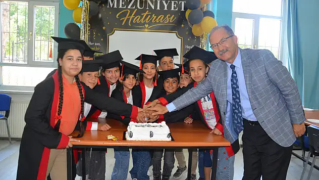 Asırlık eğitim çınarı okul 99. Mezunlarını verdi