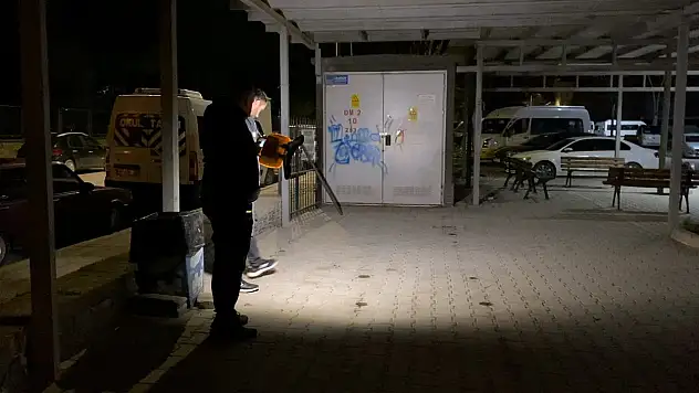 Aşk üçgeni kanlı bitti: Genç kızlar bıçakla birbirine girdi