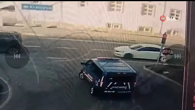 Askeri araç kaza yaptı: Yaralı askerler var!