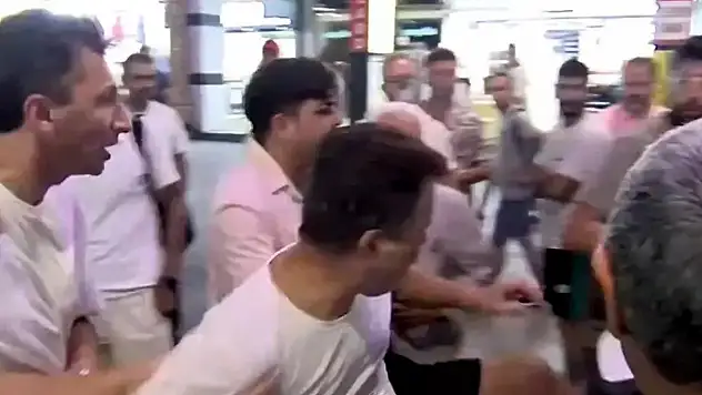 Atatürk Tartışması Sokak Ortasında Kanlı Bitti: Linç Girişimi ve Sosyal Medya Krizi