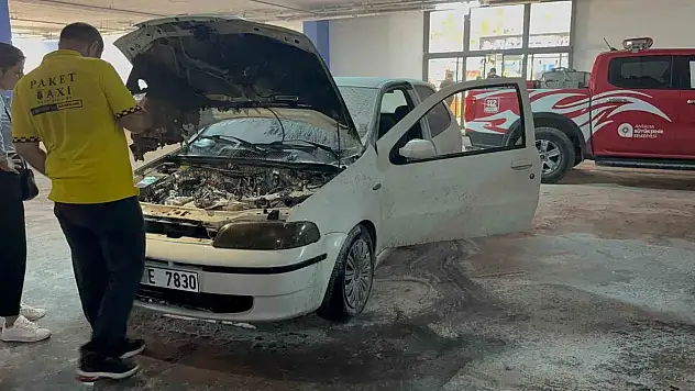 AVM otoparkında araç yangını paniğe neden oldu!