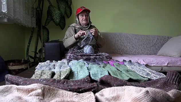 Ayaklarına taş, yüreklerine soğuk değmesin diye ördü: Mehmetçik bu sevgiyi karşılıksız bırakmadı