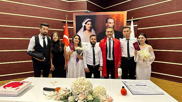 Aynı anda evlendiler: Birbirlerinin nikah şahidi oldular