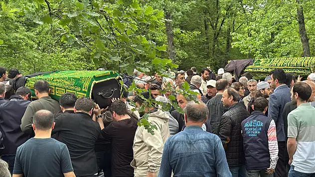 Aynı evden 3 cenaze çıktı