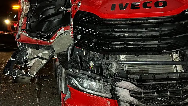 Aynı istikametteki iki TIR çarpıştı: 1 kişi yaralı