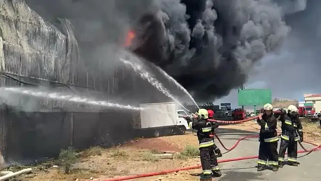 Azerbaycan'da alışveriş merkezinde çıkan yangın korkuttu