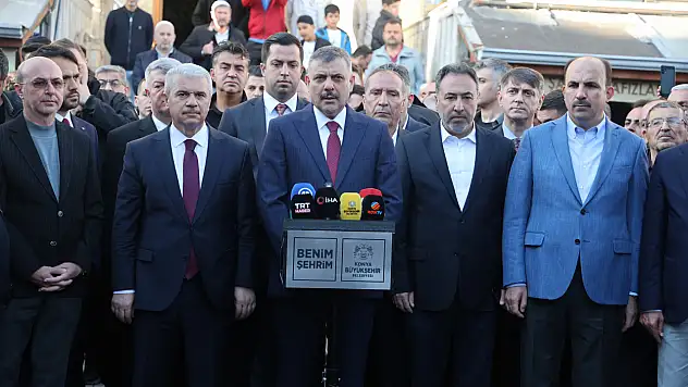 Bakan Çiftçi bayram namazını Konya'da kıldı