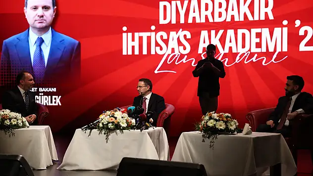 Bakan Gürlek duyurdu: 3 ay içinde sosyal medyaya kimliksiz girilemeyecek!