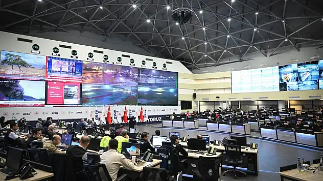 Bakan Kacır: 'Depremle ilgili gelişmeler takip ediliyor'