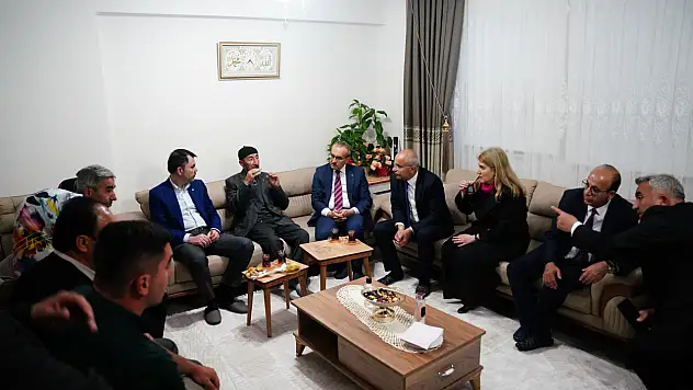 Bakan Kurum, köy evine konuk oldu