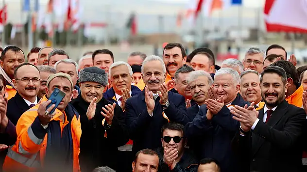 Bakan Uraloğlu: Aksaray ve Konya arasındaki ulaşım engelini bölünmüş yollarla aştık