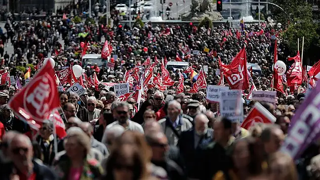 Bakan Yerlikaya duyurdu: 79 ilde açık hava toplantılarına izin verildi!