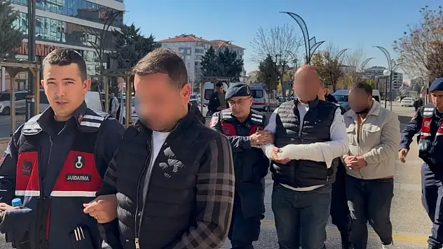 Bakan Yerlikaya duyurdu: Trafik polislerine saldıran 3 kişi hakkında gereği yapıldı!