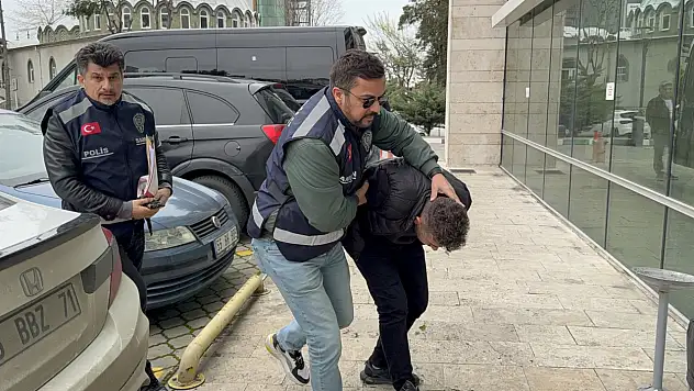 'Bakar mısın?' dedi, saniyeler içinde altını kapıp kaçtı!