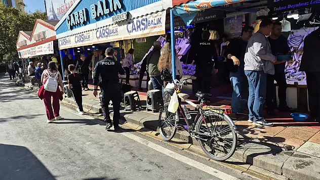 Balıkçı dükkânında baba-oğul kavgası: 3 kişi bıçaklandı