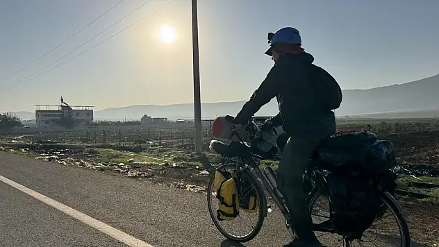 Balıkesir'den çıktı, Konya yollarını aştı: Bisikletli Suriye'de