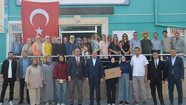 Başarıyı ödüllendiren okul