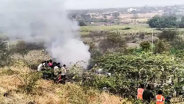 Başbakan yardımcısının içinde bulunduğu uçak düştü: 5 kişi hayatını kaybetti