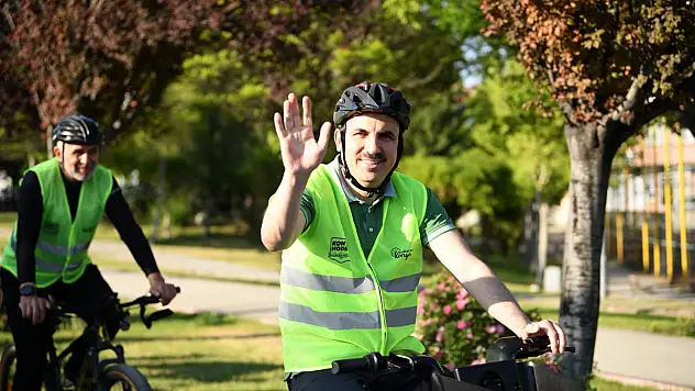 Başkan Altay bisiklet severlerle pedal çevirdi