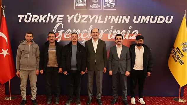Başkan Altay: 'Gençler için güçlü Türkiye hedefiyle ilçelerde daha aktif olacağız'