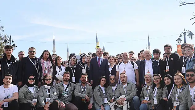 Başkan Altay, Konyalı gençlerin İstanbul heyecanına ortak oldu