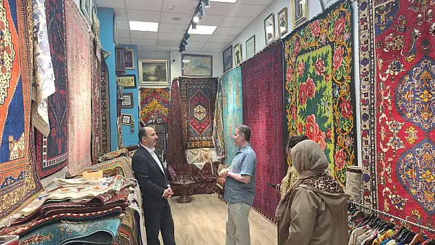 Başkan Altay Şehir Merkezinde esnaflarla bir araya geldi