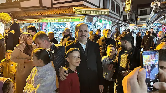 Başkan Altay, son teravih namazı sonrası vatandaşla buluştu