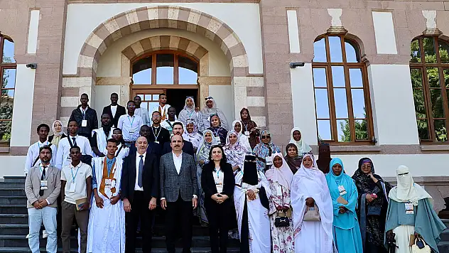 Başkan Altay, Türkçeye gönül veren Moritanyalı gençleri ağırladı