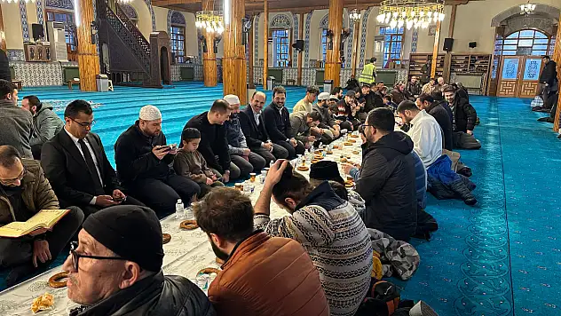 Başkan Altay Ümmet İftarı'nda hemşehrileriyle buluştu