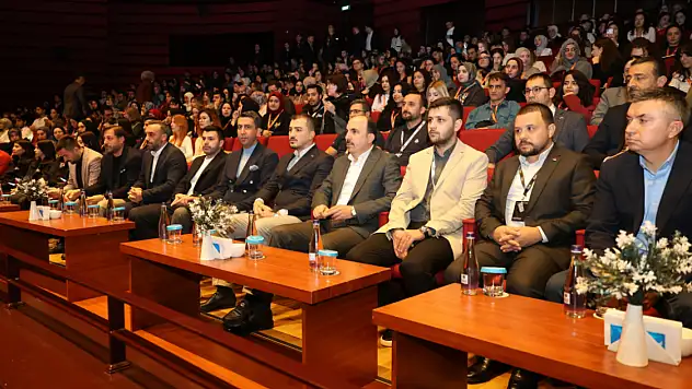 Başkan Altay, 'Üniversite gençliğimizin gelişimi için her zaman yanınızdayız'