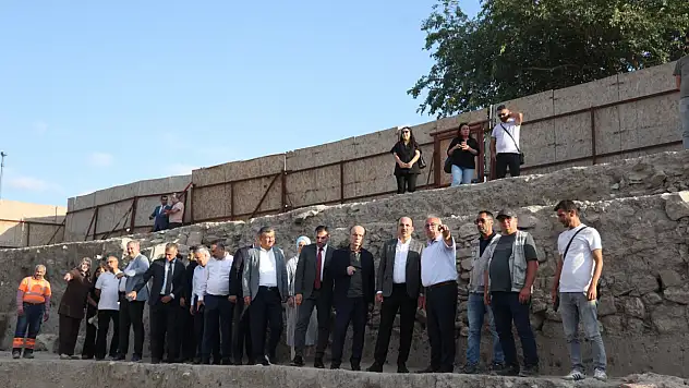 Başkan Altay ve AK Parti Heyeti Larende kazı çalışmalarını inceledi