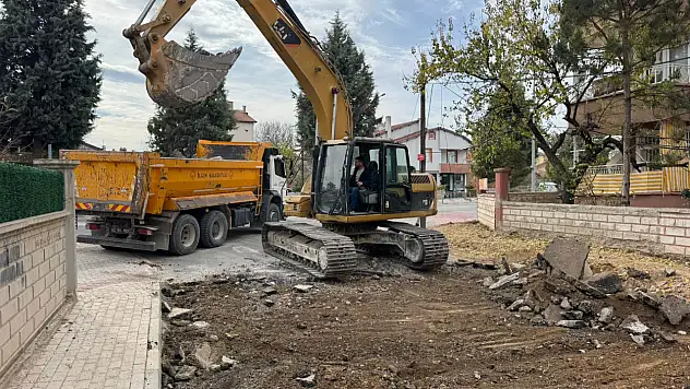 Başkan Apil: Ekiplerimiz gece gündüz demeden sahada