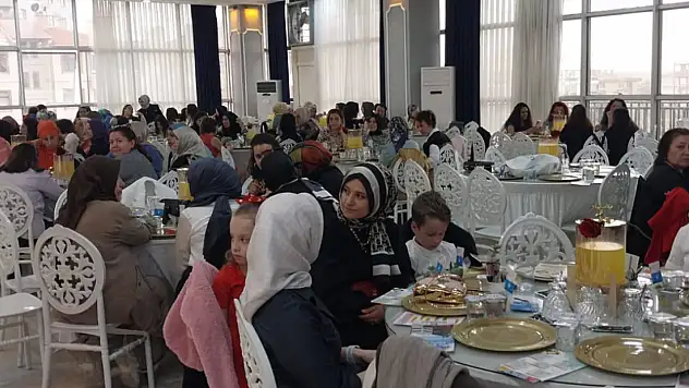 Başkan Gül, Konya'da Anneler Günü programına katıldı!