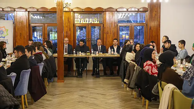 Başkan Kavuş, gençlerle iftarda buluştu