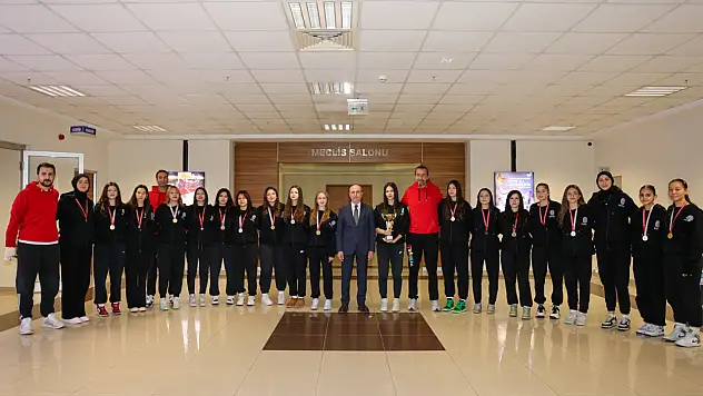 Başkan Pekyatırmacı Konya'nın başarılı sporcularını ağırladı