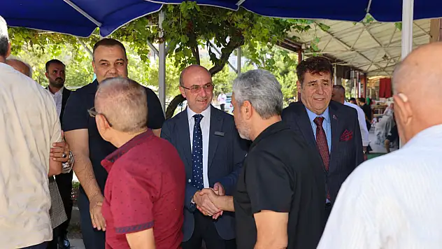 Başkan Pekyatırmacı Malazgirt Camii'nde vatandaşlarla bir araya geldi