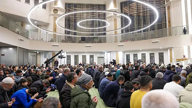 Başkan Pekyatırmacı Miraç Kandili'nde Konyalılarla buluştu