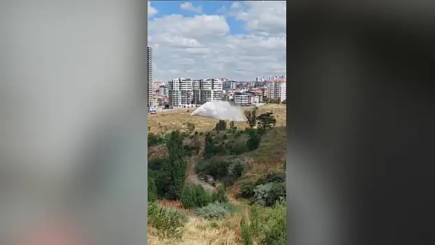 Başkent'te boru patladı, su metrelerce yükseğe fışkırdı
