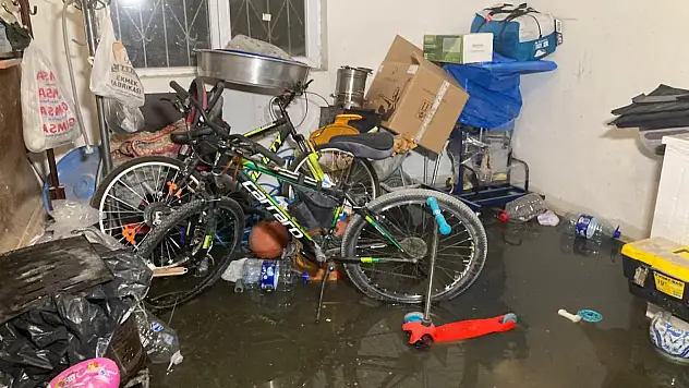 Başkentte etkili olan sağanak hayatı felç etti!