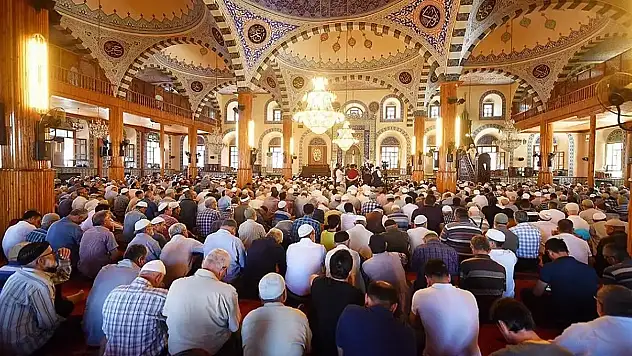 Bayram namazı saat kaçta kılınacak? 2026 Konya bayram namazı saati ve il il Kurban Bayramı namaz saatleri