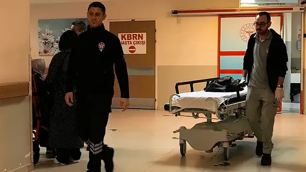 Bebeğini emziren anneyi kahreden olay
