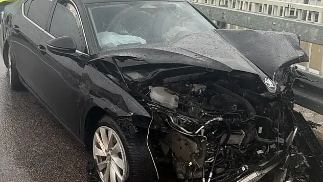 Belediye başkanı trafik kazası geçirdi! Makam aracı hurdaya döndü
